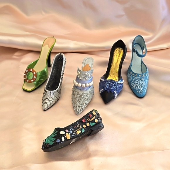 Shoe ornament and figurine collectibles